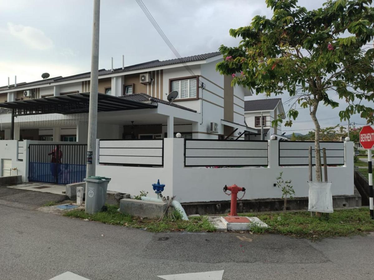 In Homestay Corner Batu Pahat Eksteriør bilde